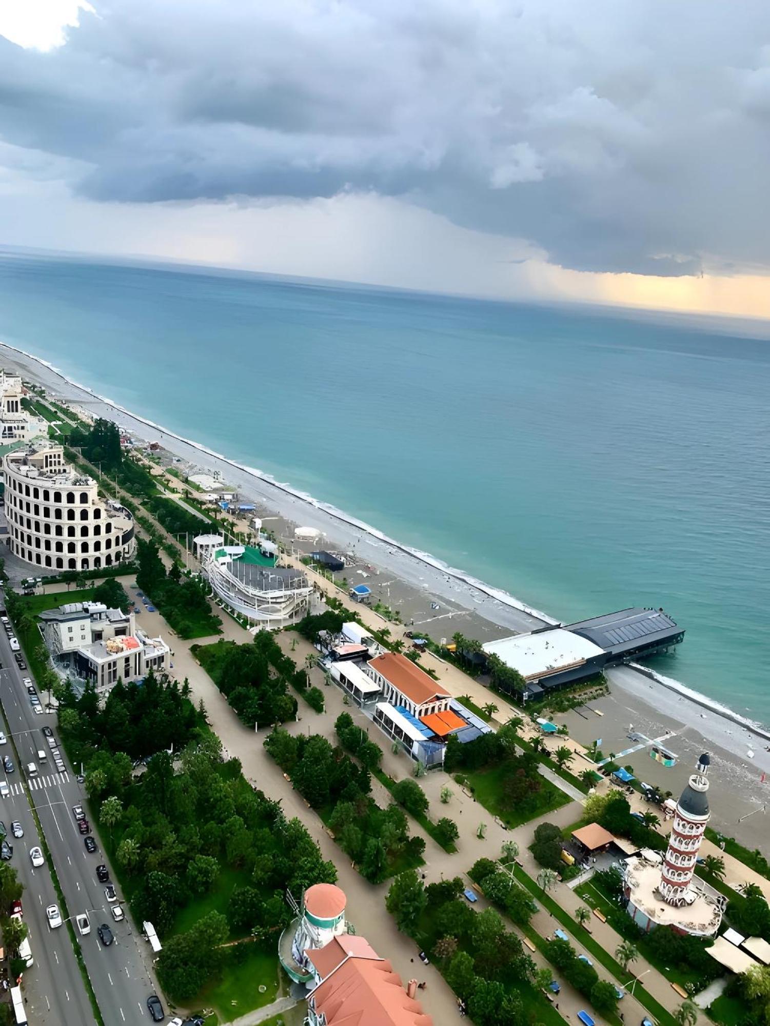 Luxury Orbi City Sea View Aparthotel Батумі Екстер'єр фото