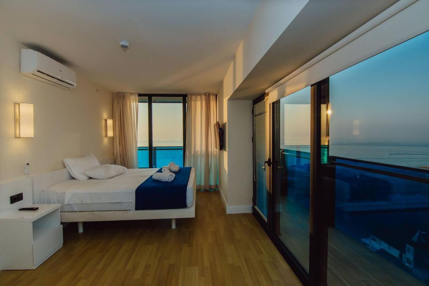Luxury Orbi City Sea View Aparthotel Батумі Екстер'єр фото