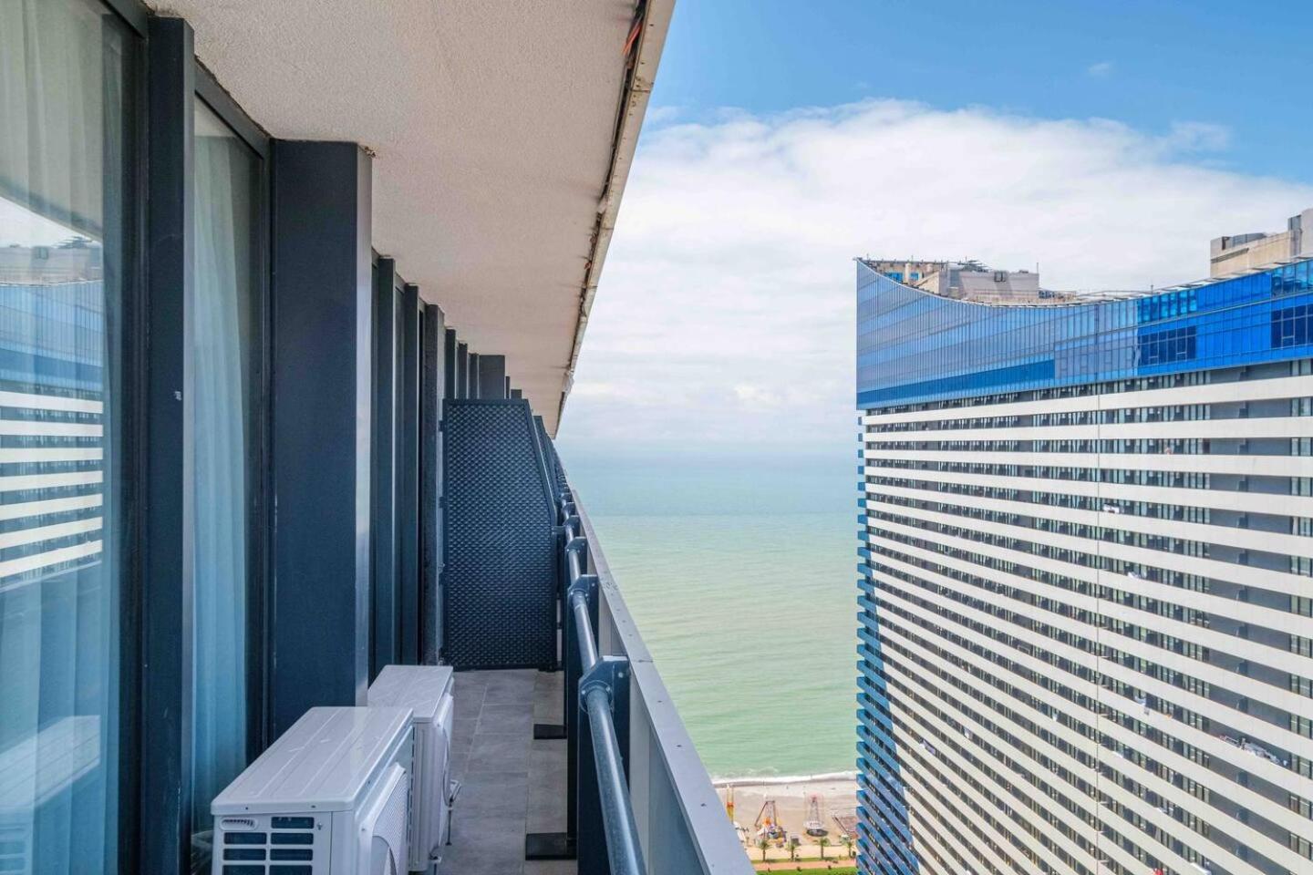 Luxury Orbi City Sea View Aparthotel Батумі Екстер'єр фото