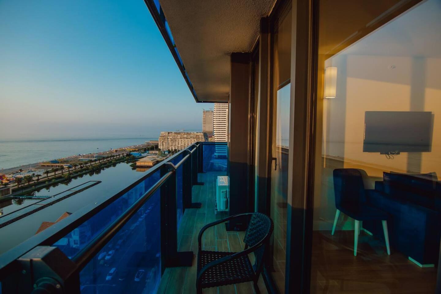 Luxury Orbi City Sea View Aparthotel Батумі Екстер'єр фото