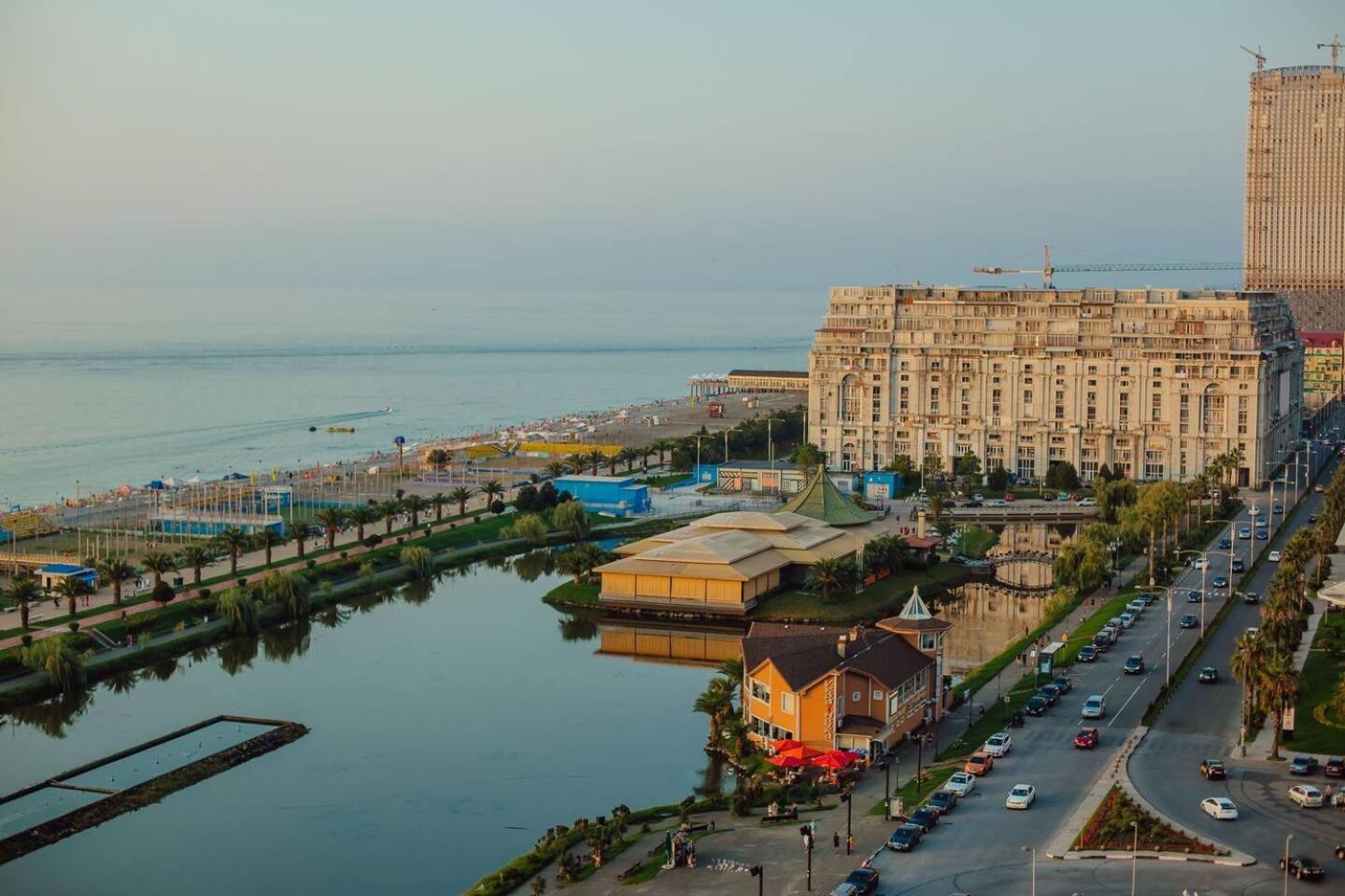 Luxury Orbi City Sea View Aparthotel Батумі Екстер'єр фото