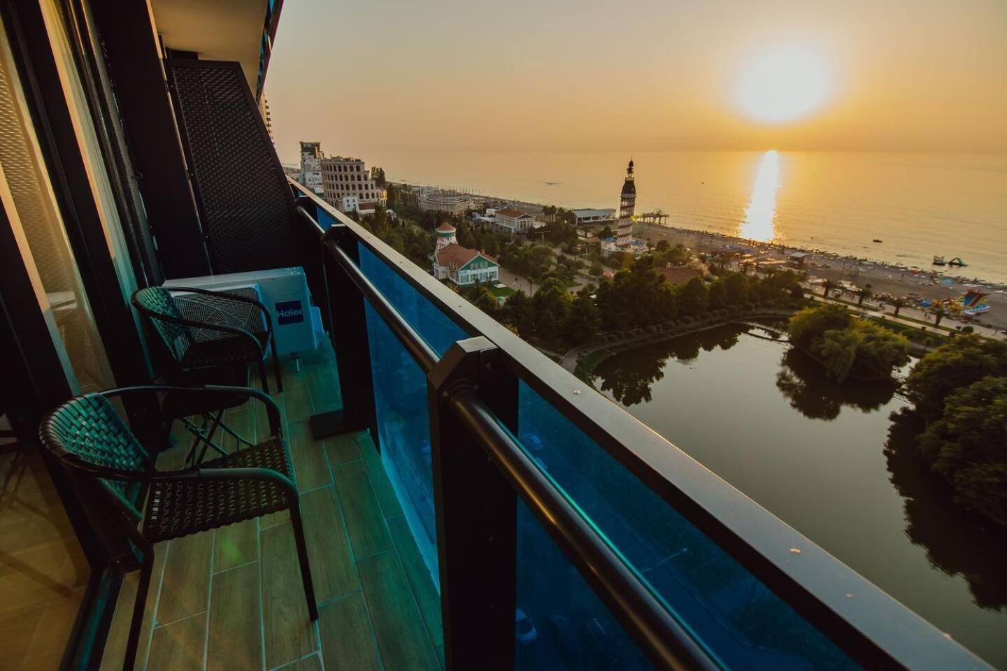 Luxury Orbi City Sea View Aparthotel Батумі Екстер'єр фото