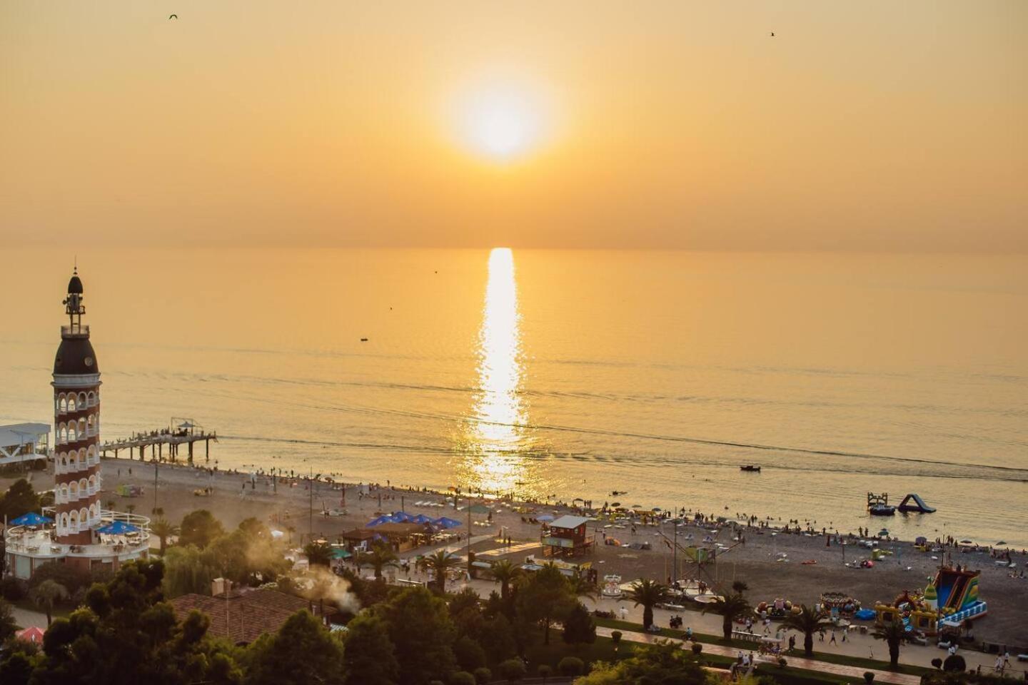 Luxury Orbi City Sea View Aparthotel Батумі Екстер'єр фото